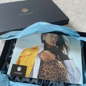 BRAND NEW Artipoppe Baby Wrap